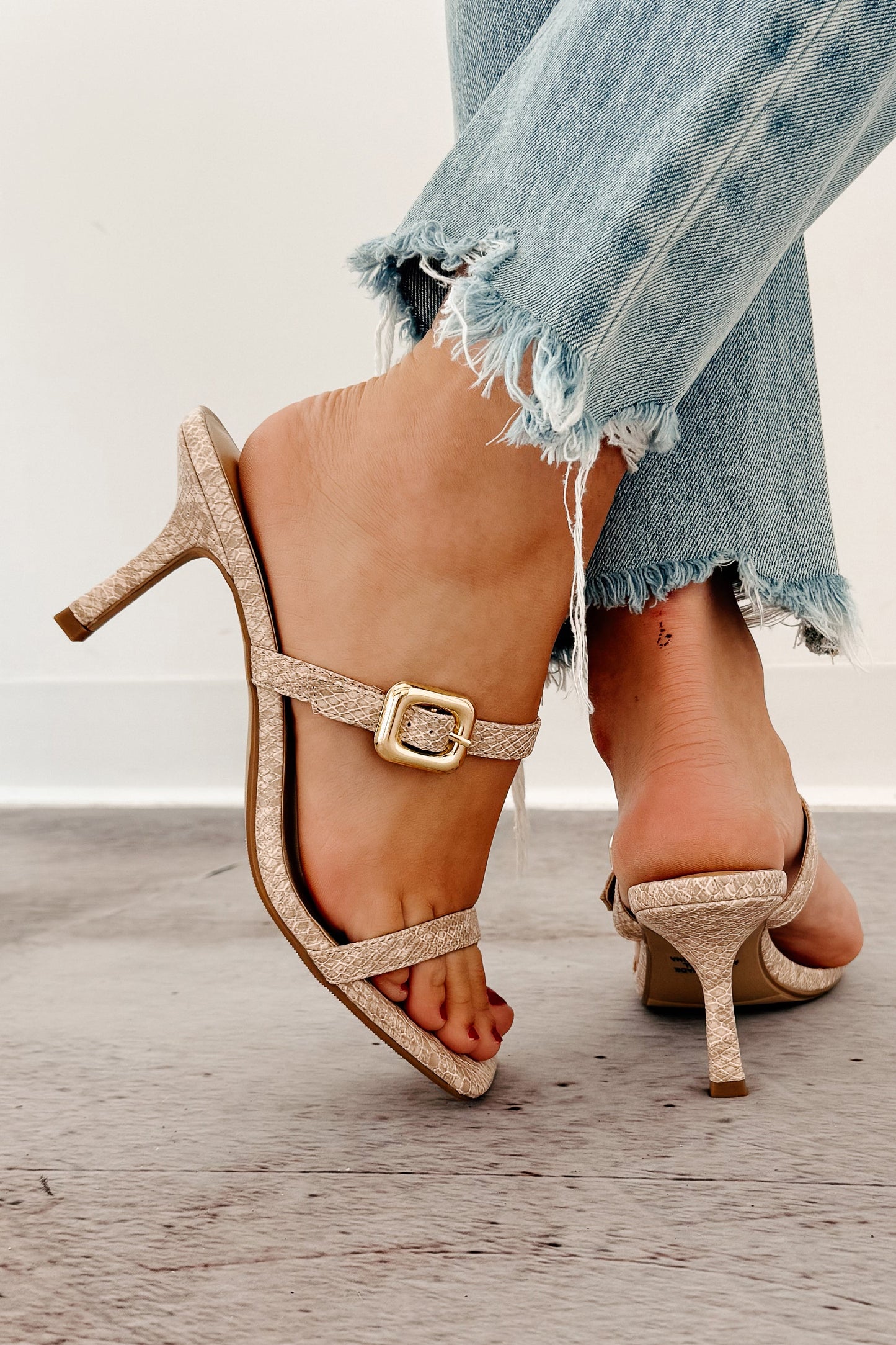 Sunset Blooms Buckle Strap Square Toe Heel (Cream)
