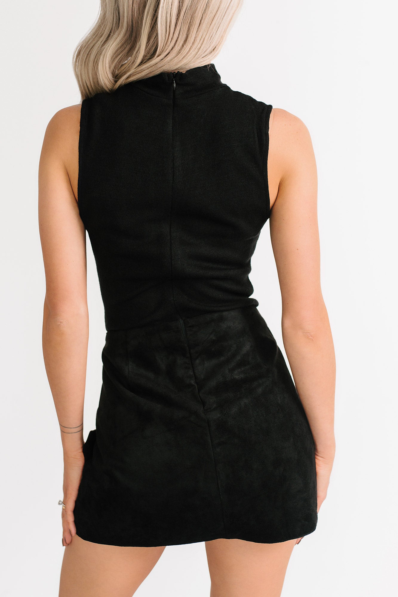 Pretty Habit Sleeveless Wrap Skirt Romper (Black)